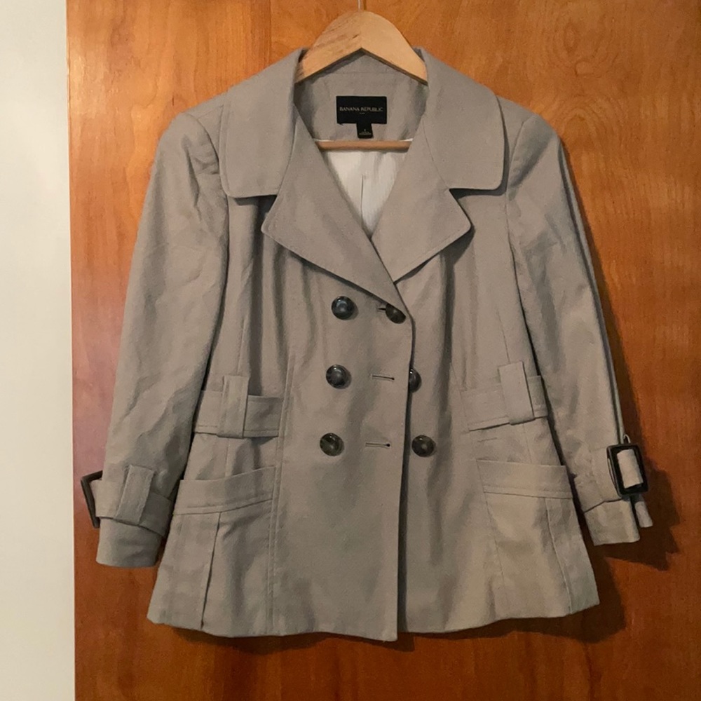 Women’s spring cropped trench